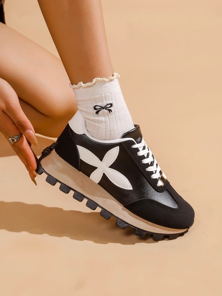 Resti Women's sports sneakers on a thicker sole Aloqa