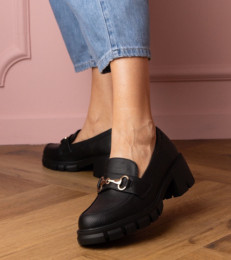 Gemre Pantofi negri cu toc mic și ornament auriu Marela