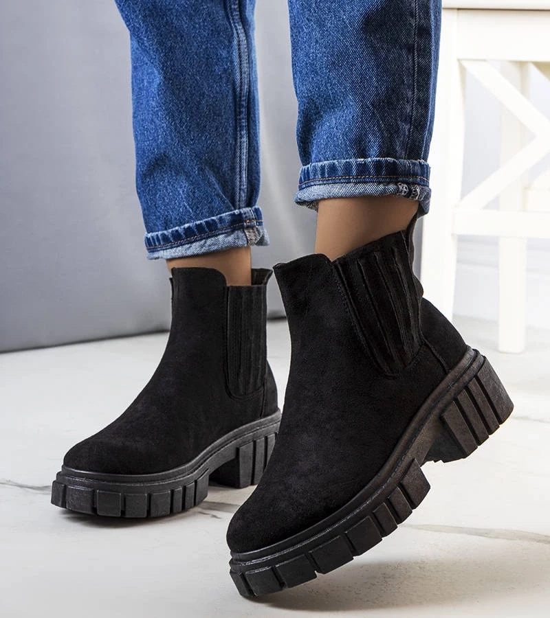 Gemre Cizme negre izolate Leiva