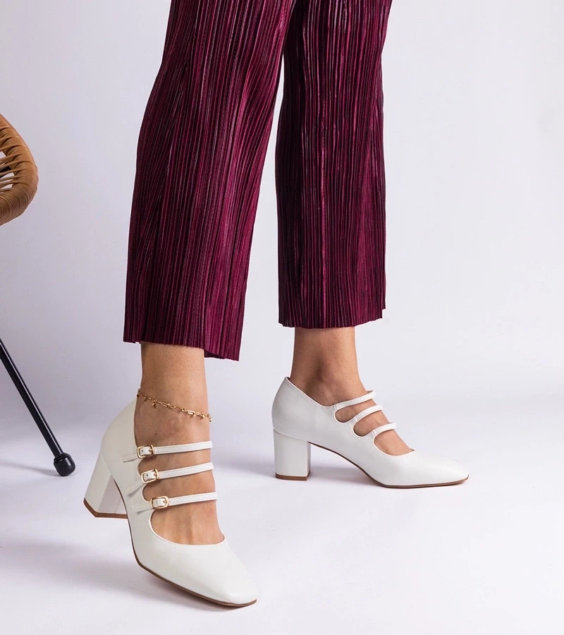 Gemre Pantofi albi cu toc gros și catarame decorative Izida