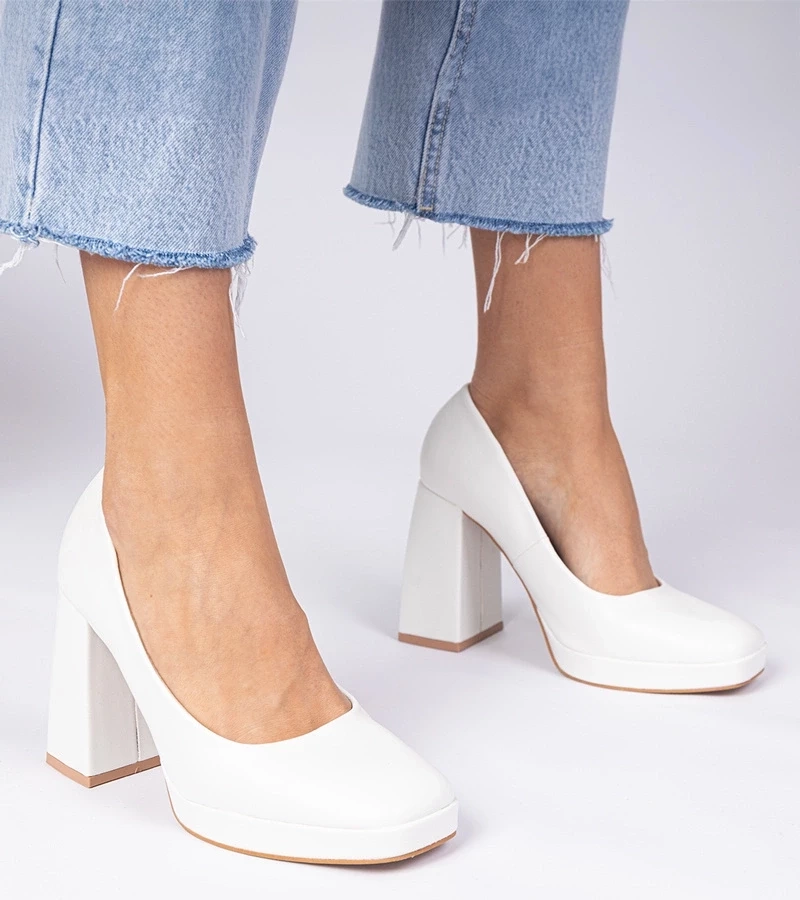 Gemre Pantofi albi cu toc masiv și vârf pătrat Irenois