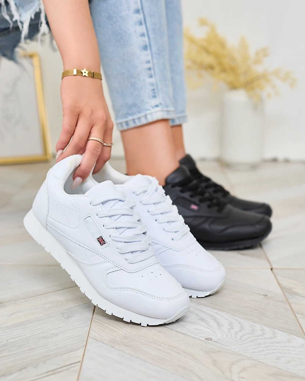 Resti Classic Women&#039;s White Reurabos Sports Shoes