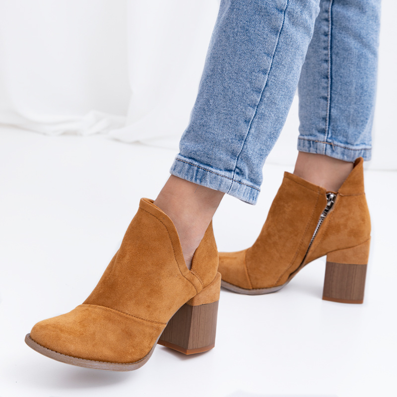 Resti Women&#039;s boots with camel cut-outs Plinara - Footwear