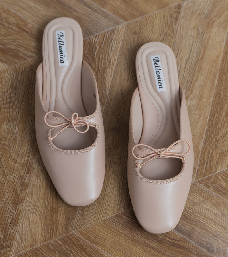 D/CEO Beige closed-toe flat sandals Matila