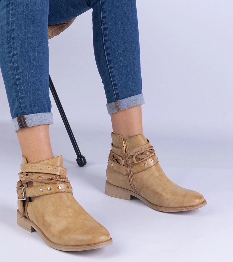 marka niezdefiniowana Brown flat ankle boots with a cutout and a buckle Savaner