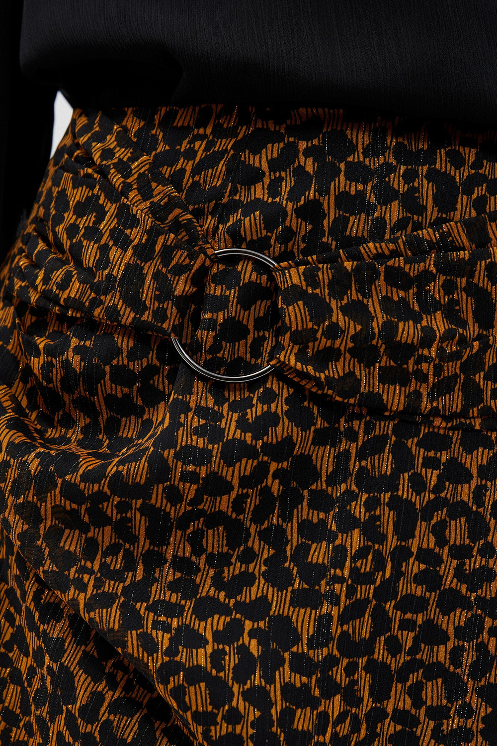 Skirt with print and metallic thread