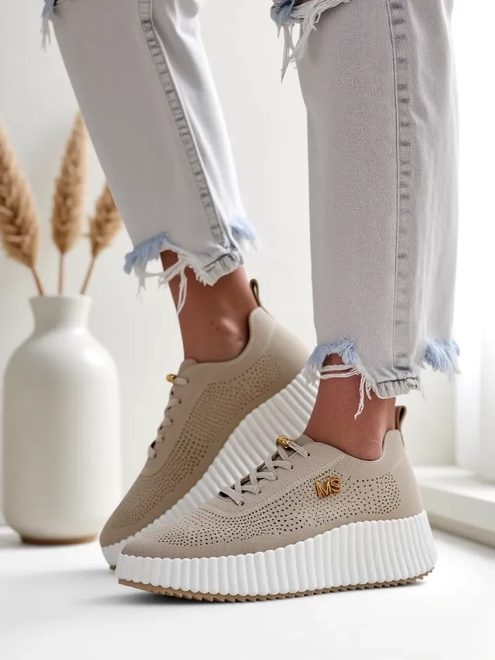 Resti Women's sporty lace-up sneakers Tobin