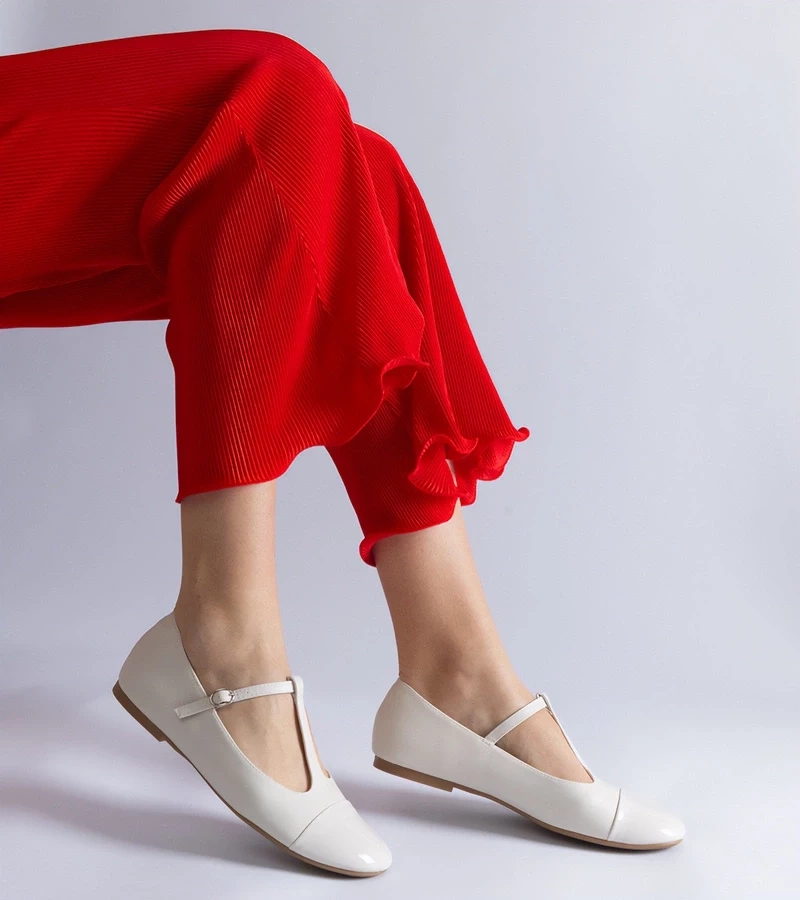 Gemre Balerini albi cu vârf lăcuit închiși cu cataramă Gloriana