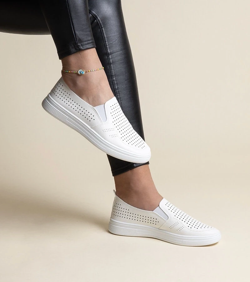 Gemre Teniși Dafina albi, perforați, de tip slip-on