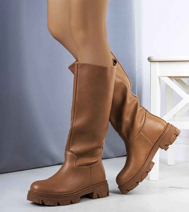 D/CEO Black patent leather insulated boots Campi