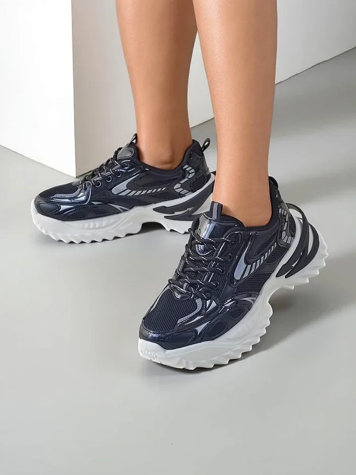 Resti Women's sports sneakers on a thicker sole Nettes