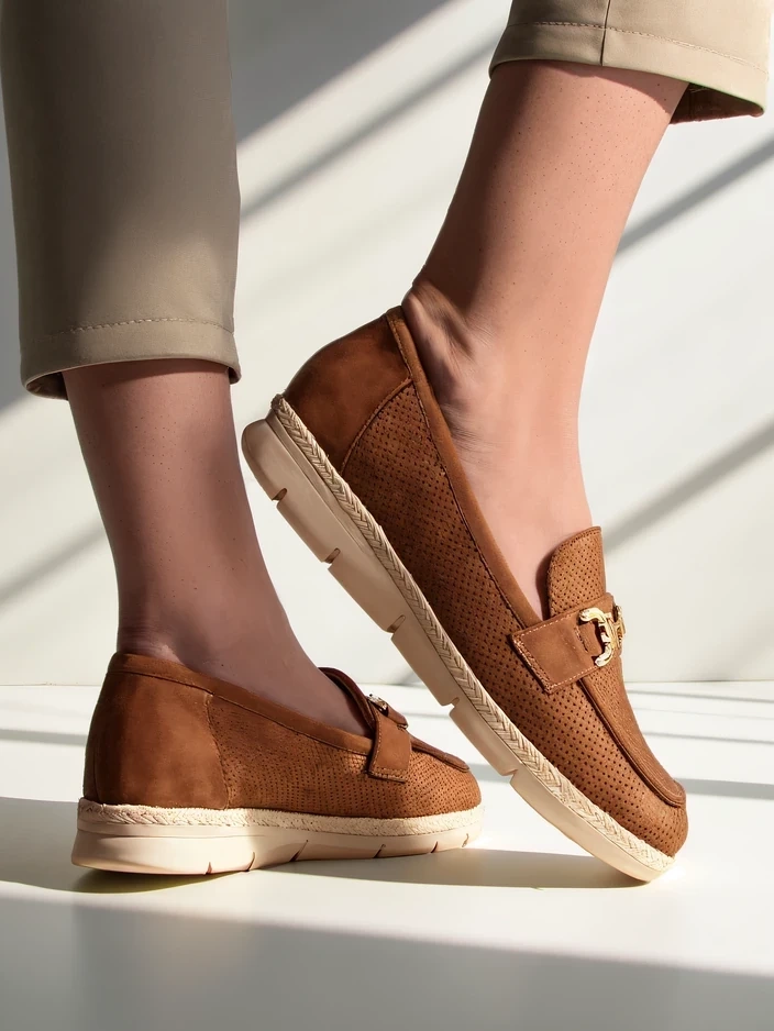 Resti Women&#039;s low shoes with a decoration on the toe