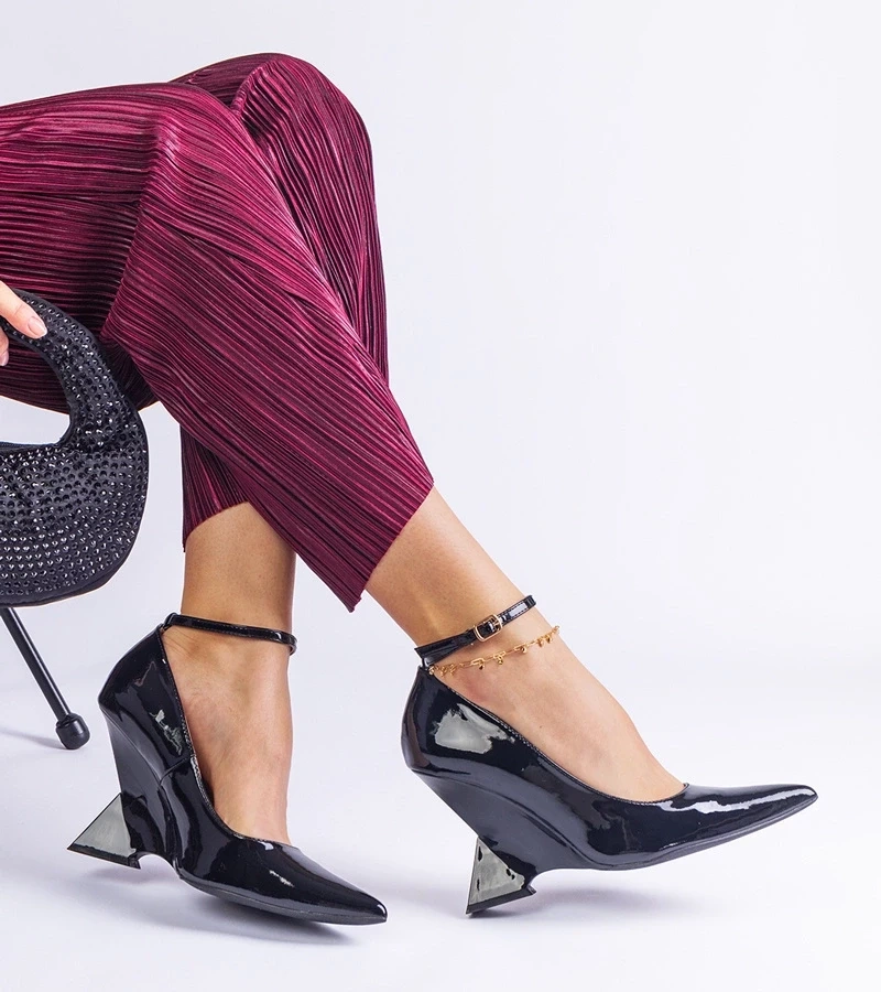 Gemre Pantofi negri lăcuiți cu platformă Florianda