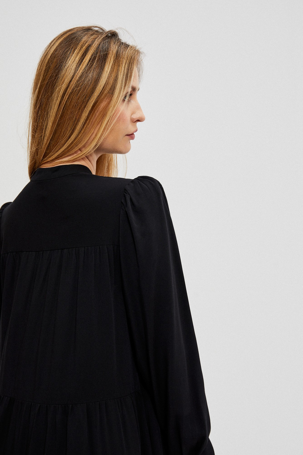 Camasa dama, Moodo Black