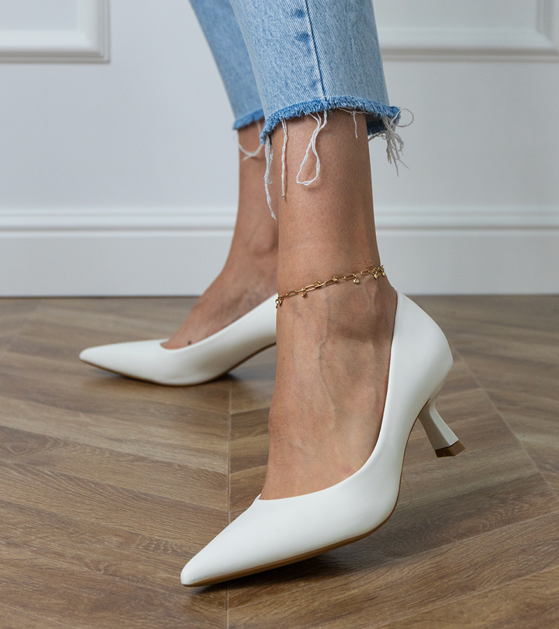 D/CEO White classic low heel pumps Jutas
