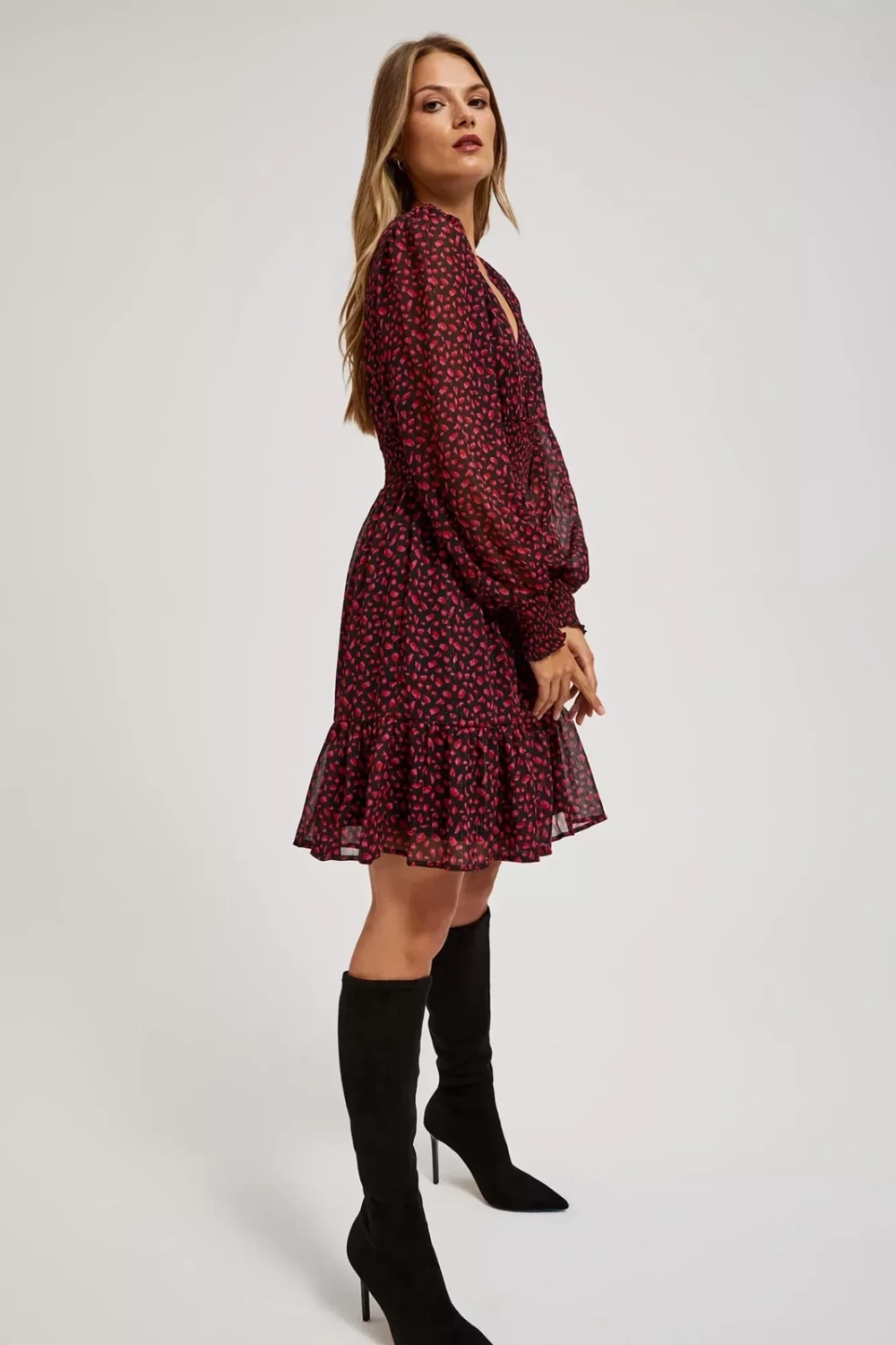 Marisse Black Dress With Puff Sleeves And A V-Neck