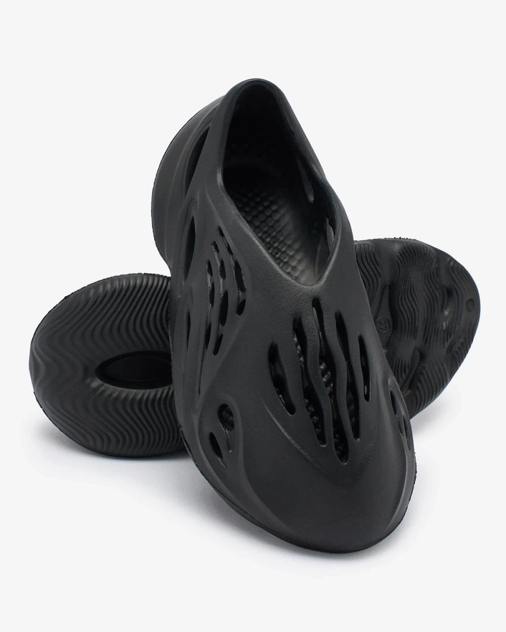 Resti Black women&#039;s sports shoes with cutouts Loydi