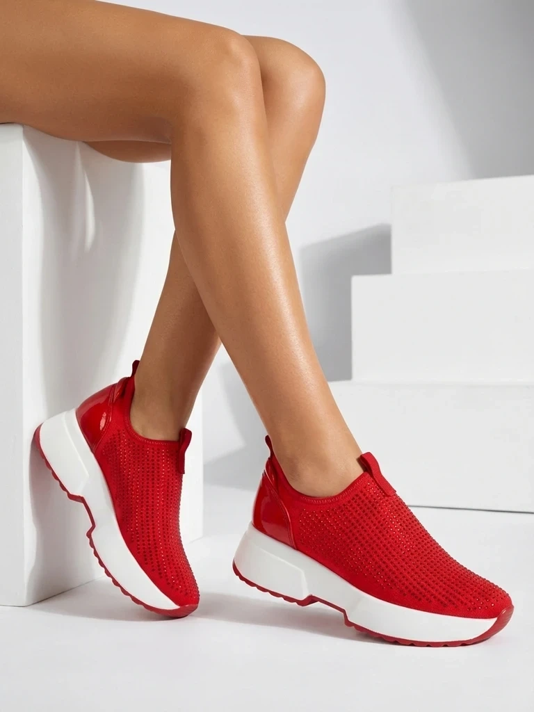 Дамски маратонки с покрита клин