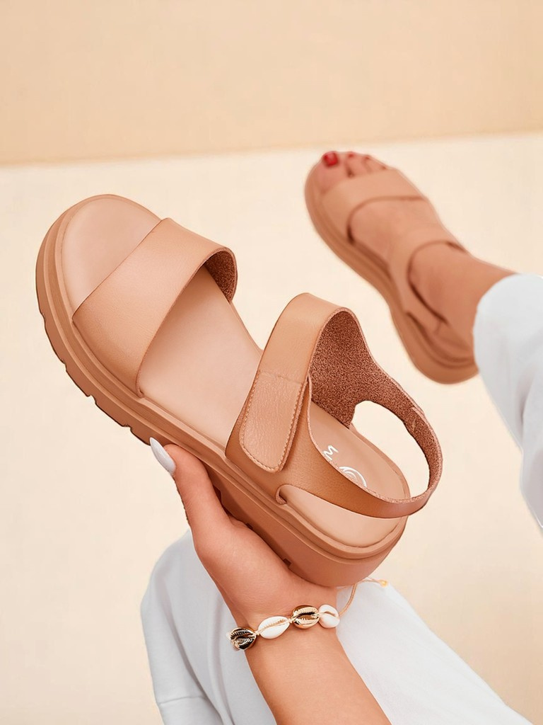 Resti Royal Fashion Women's Otvanna sandals with a thick sole