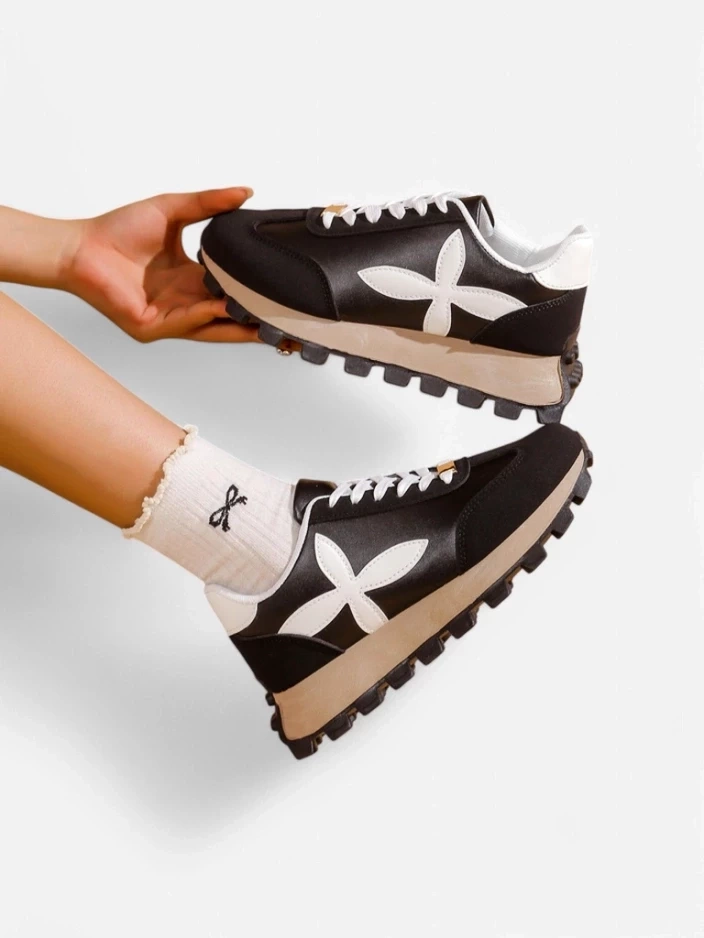 Resti Women's sports sneakers on a thicker sole Aloqa