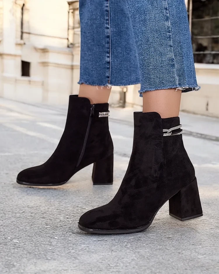 Resti Women&#039;s ankle boots on a post Losite