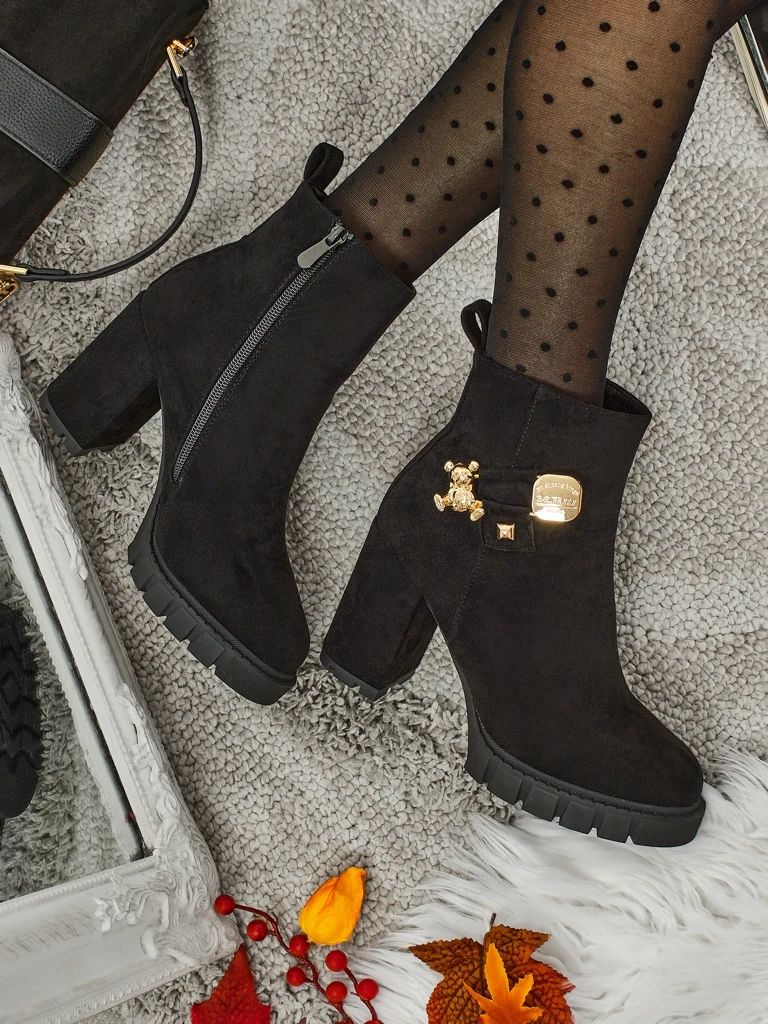 Дамски велурени боти до глезена с токчета