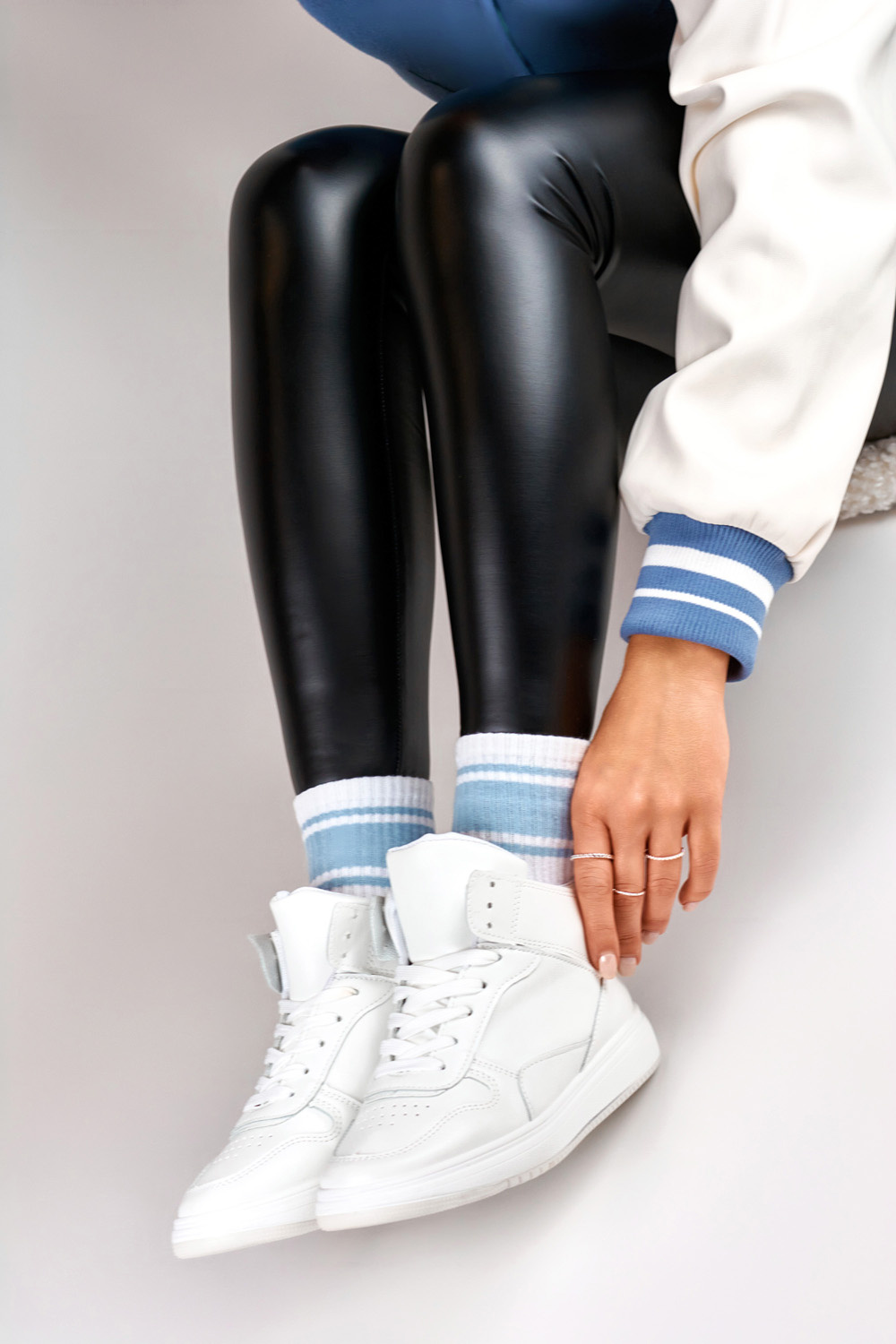 primohurt Białe sneakersy damskie nad kostkę