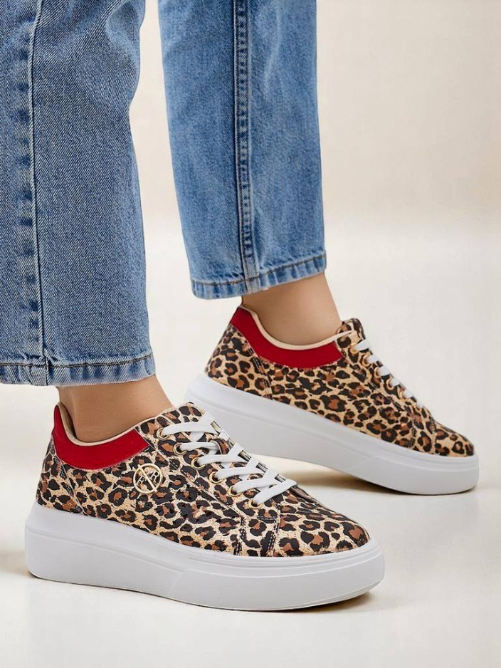 Resti Women's perforated sports sneakers Leopess