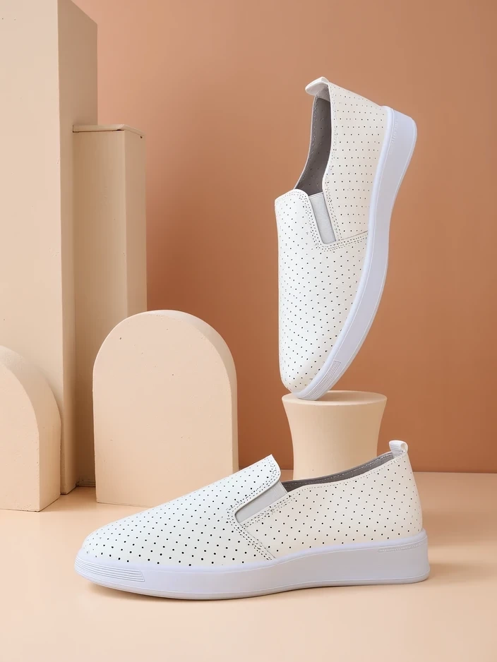 Resti Women's perforated sports shoes Musio