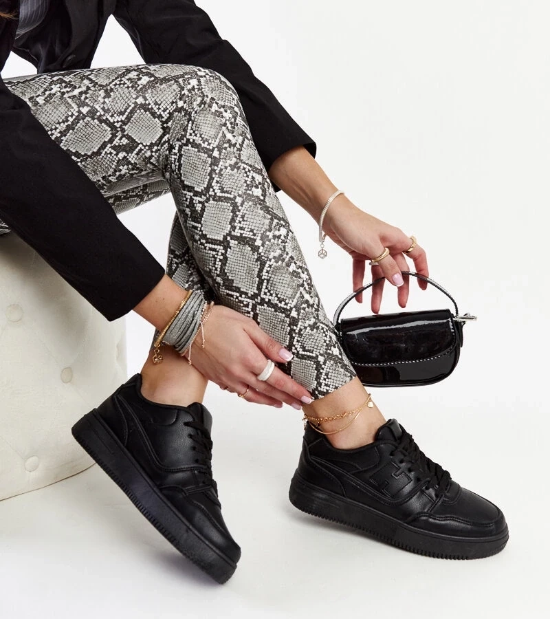 Gemre Adidași negri pe platforma Mentha