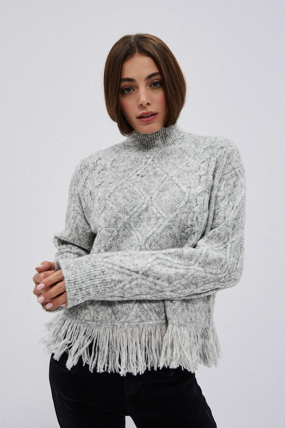 Pulover pe gât cu franjuri