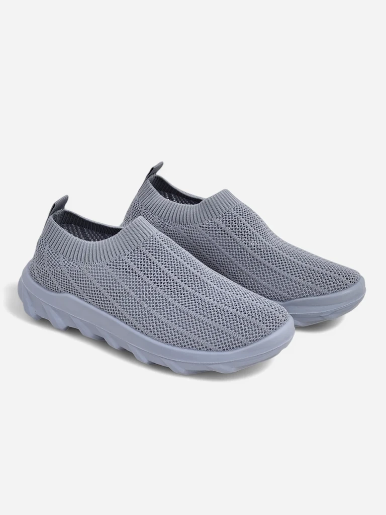 Resti Women's Slip-On Fabric Sports Shoes Perrey