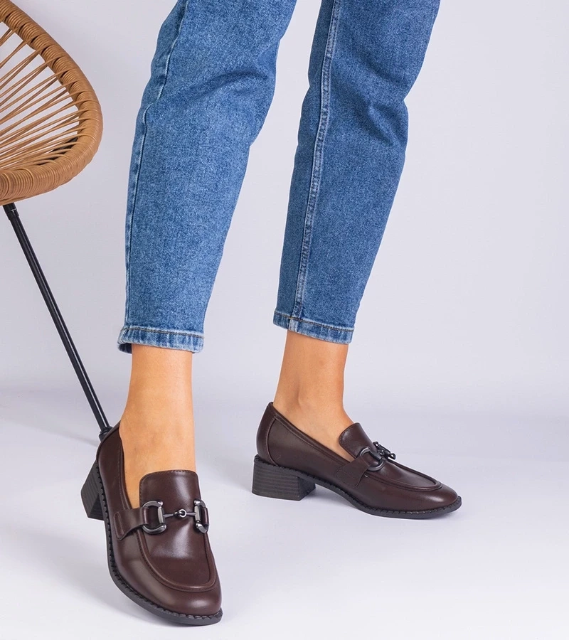 Gemre Pantofi maro de damă cu toc și ornament metalic Sopolino