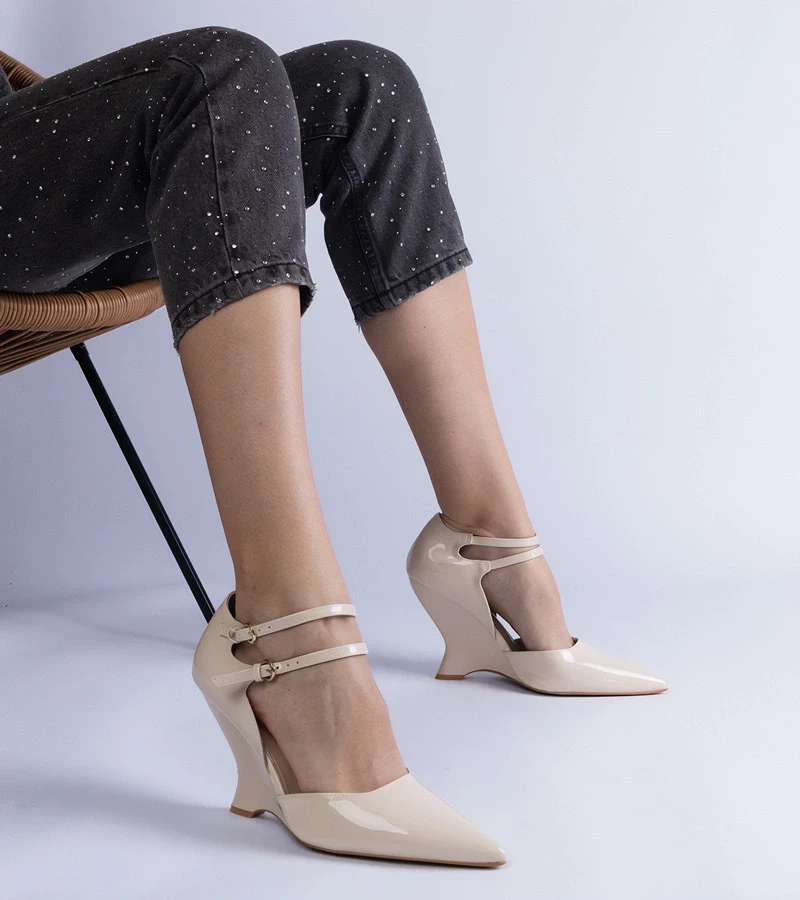 Gemre Pantofi cu platformă lăcuiți bej cu catarame Vizario