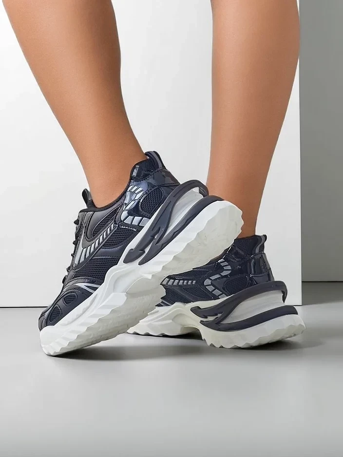 Resti Women's sports sneakers on a thicker sole Nettes