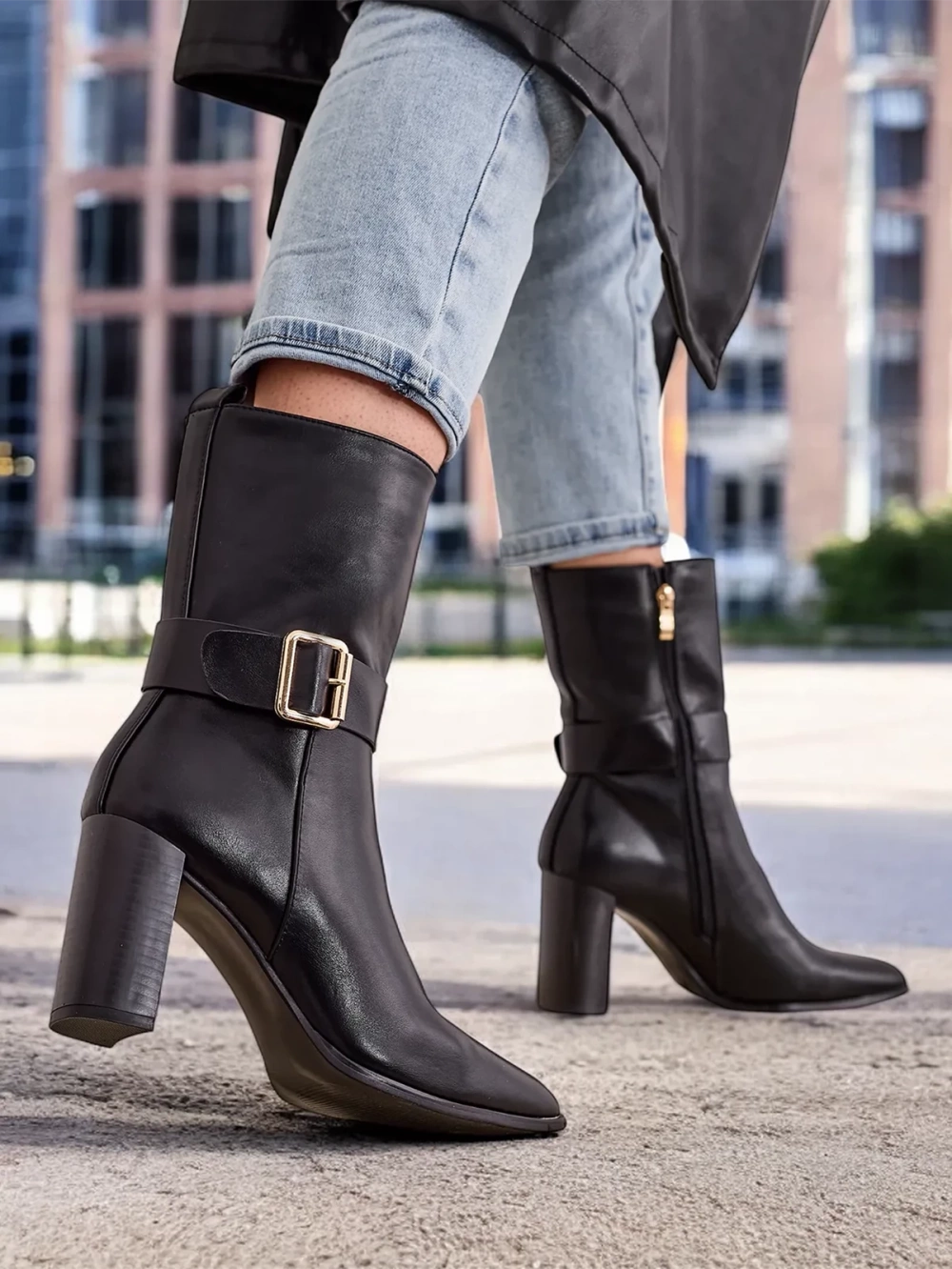Resti Women's ankle boots on a post Amior
