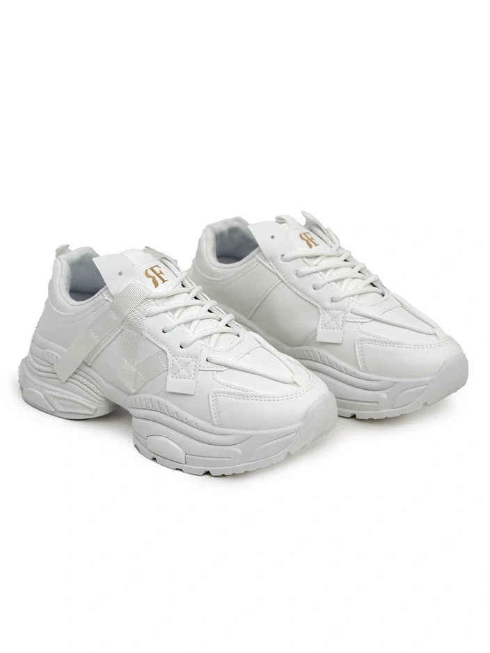 Resti Women's sporty sneakers on a thicker sole Quensi