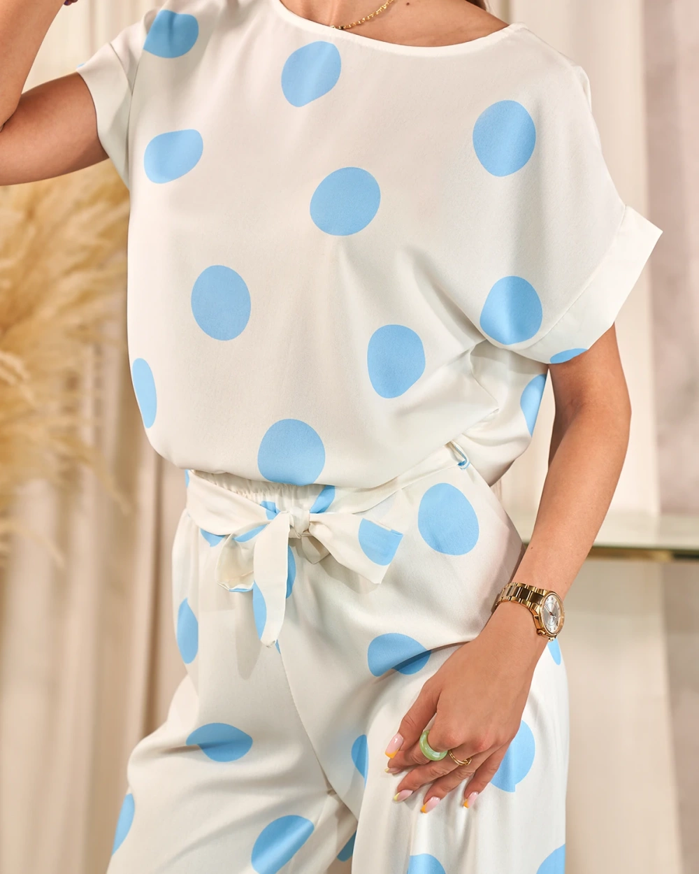 Resti Blue and white women's pea set