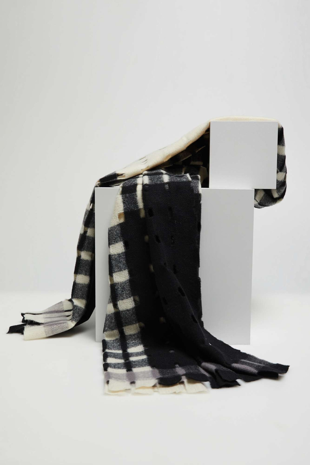 Marisse Black Checkered Scarf