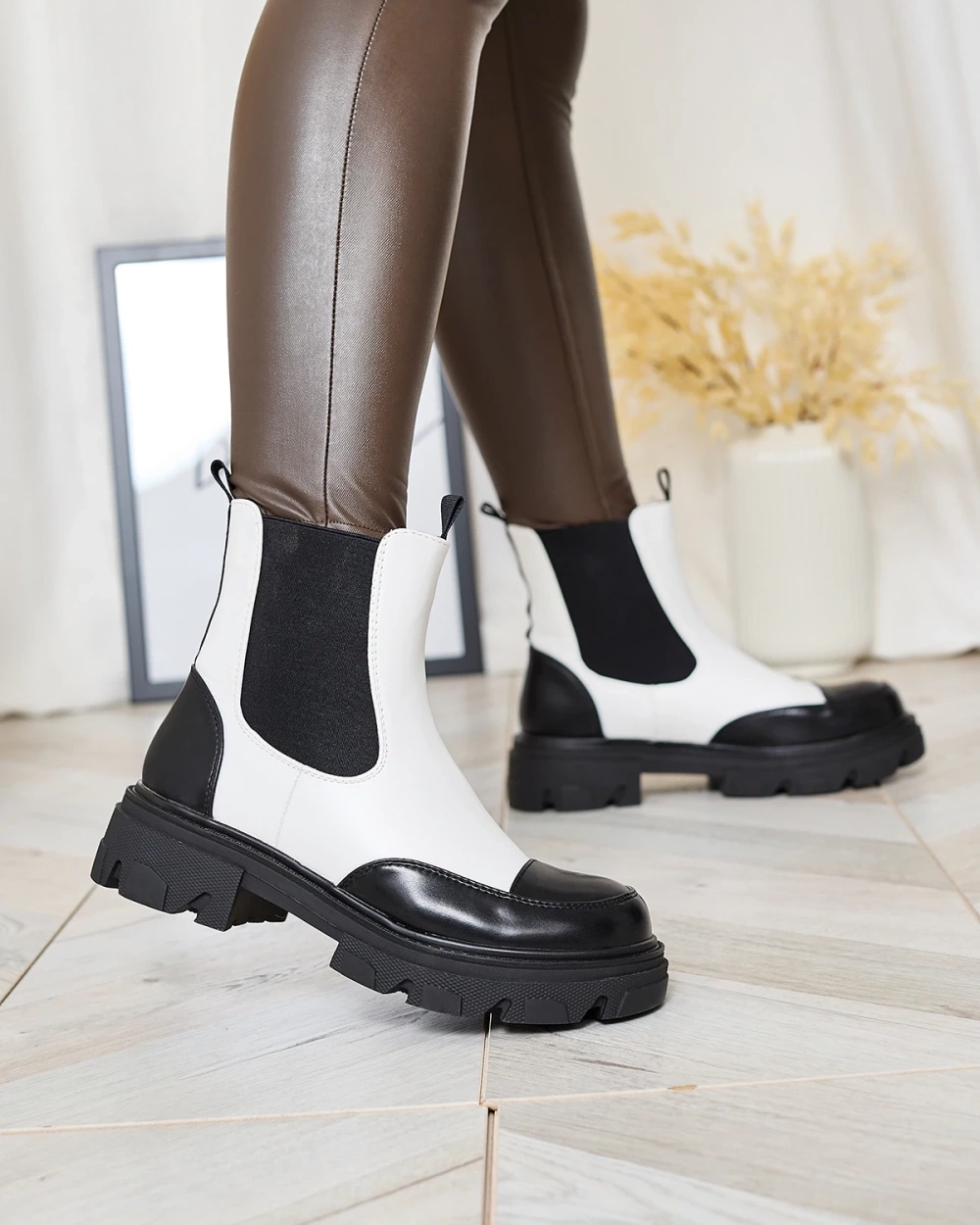Resti White women's Userrus boots