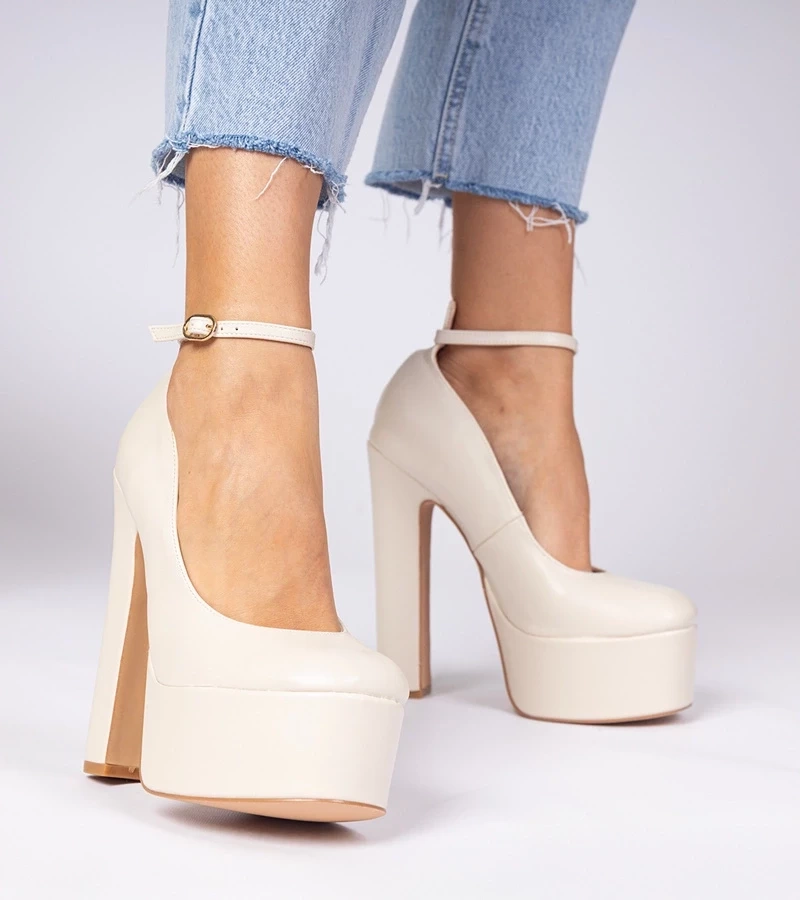 marka niezdefiniowana Beige high heel pumps Felida