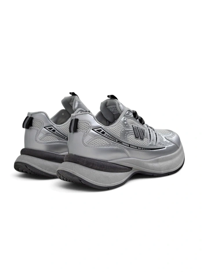 Resti Women's sporty sneakers on a thicker sole Roality