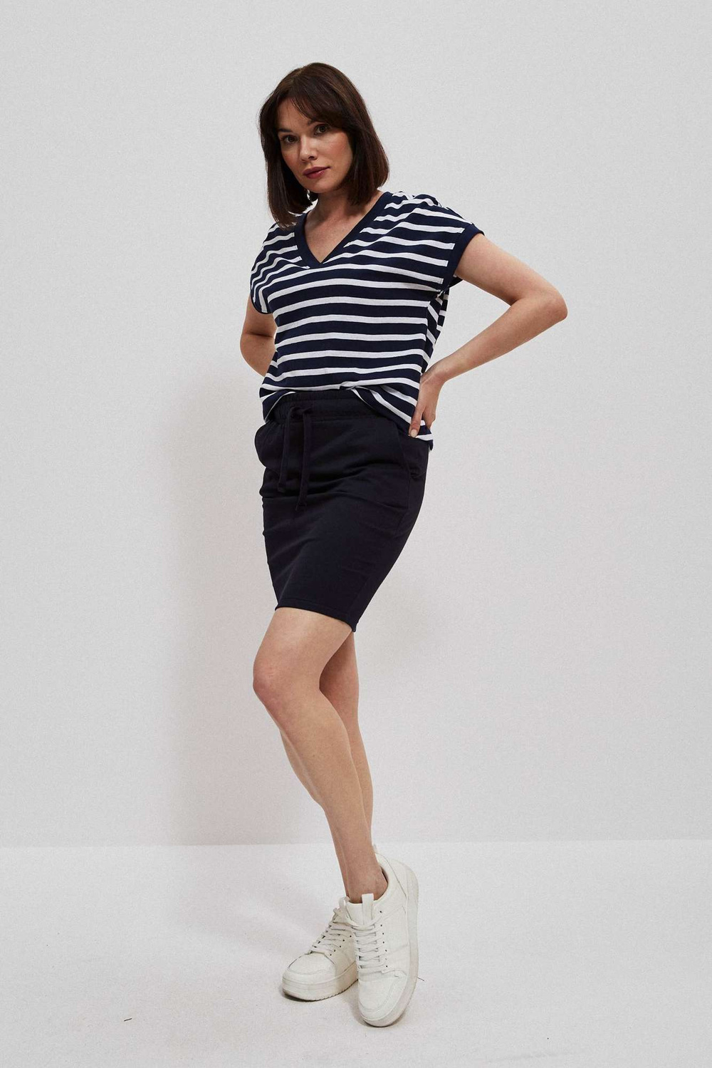 Smooth skirt above the knee - dark blue