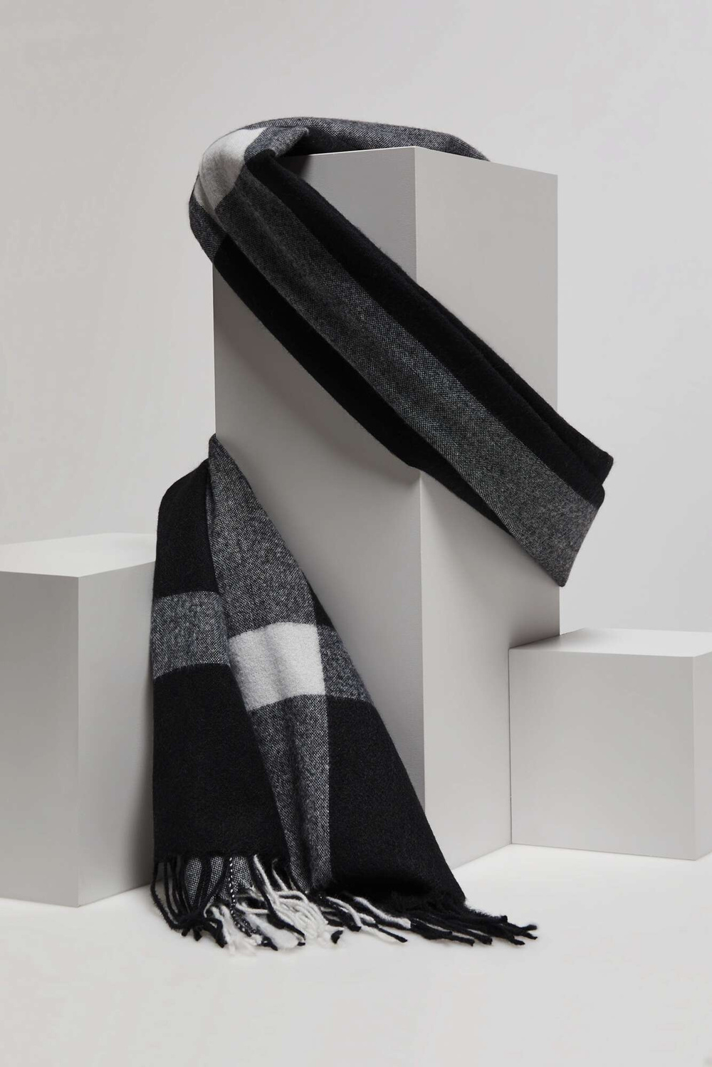 Marisse Checked Scarf With Fringes, Black And White