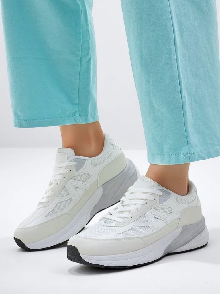 Resti Women's sports sneakers on a thicker sole Moderax