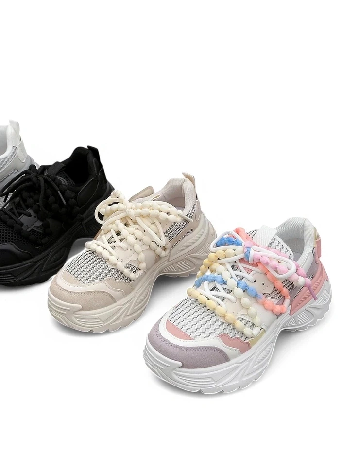 Resti Women's sporty sneakers on a thicker sole Loness