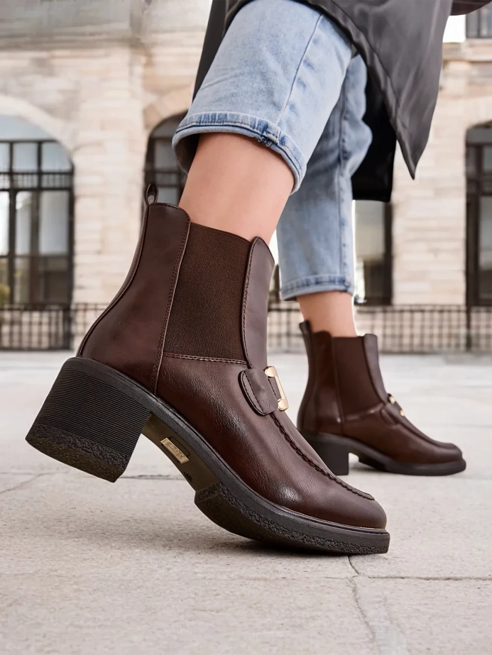 Resti Women&#039;s ankle boots with a low heel Ewios