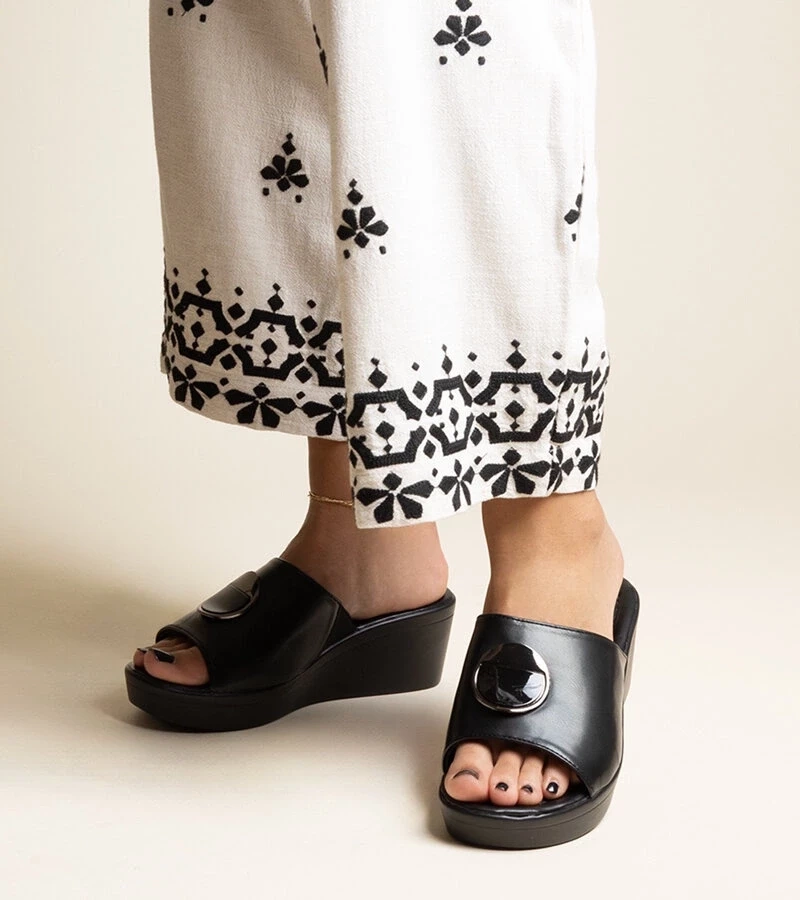 D/CEO Black sandals on a block heel Millo