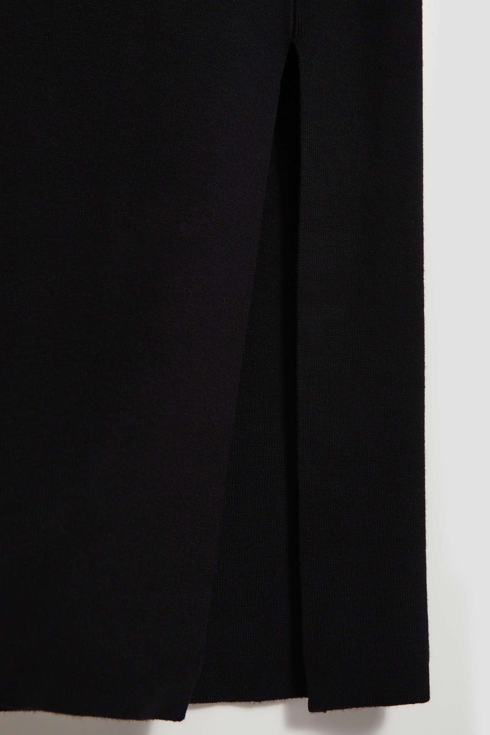 Pencil skirt with slit