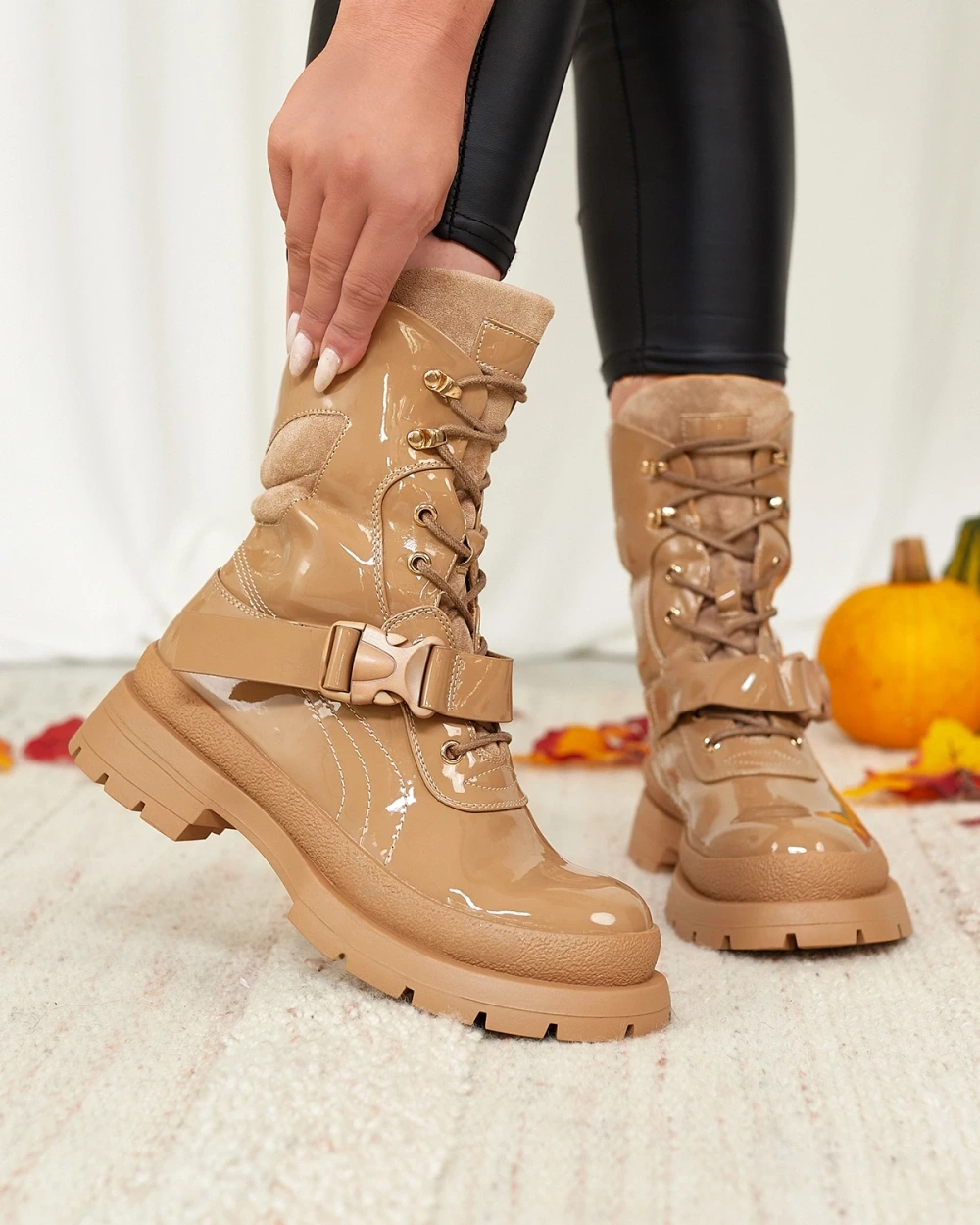 Resti Women&#039;s lacquered boots in light brown Setogy